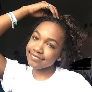 Meet your Posher, Olivia